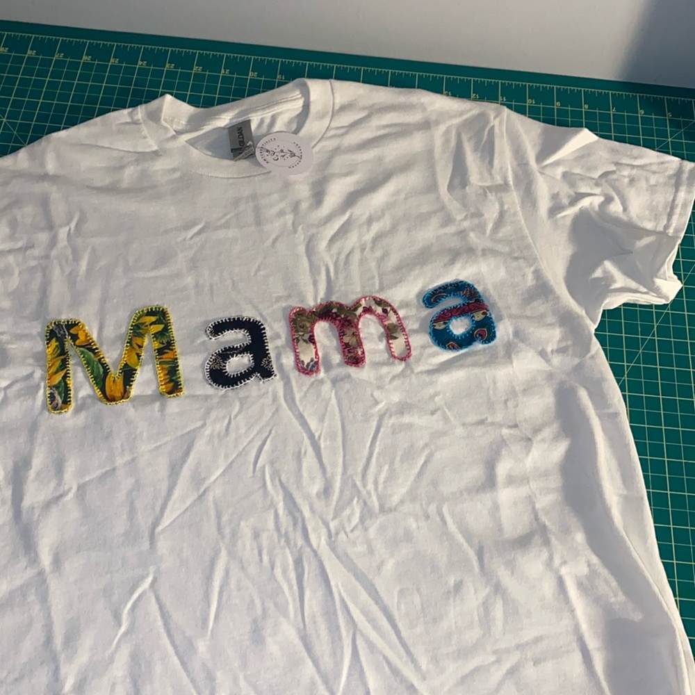 MAMA Gildan T-shirt Hand Stitched